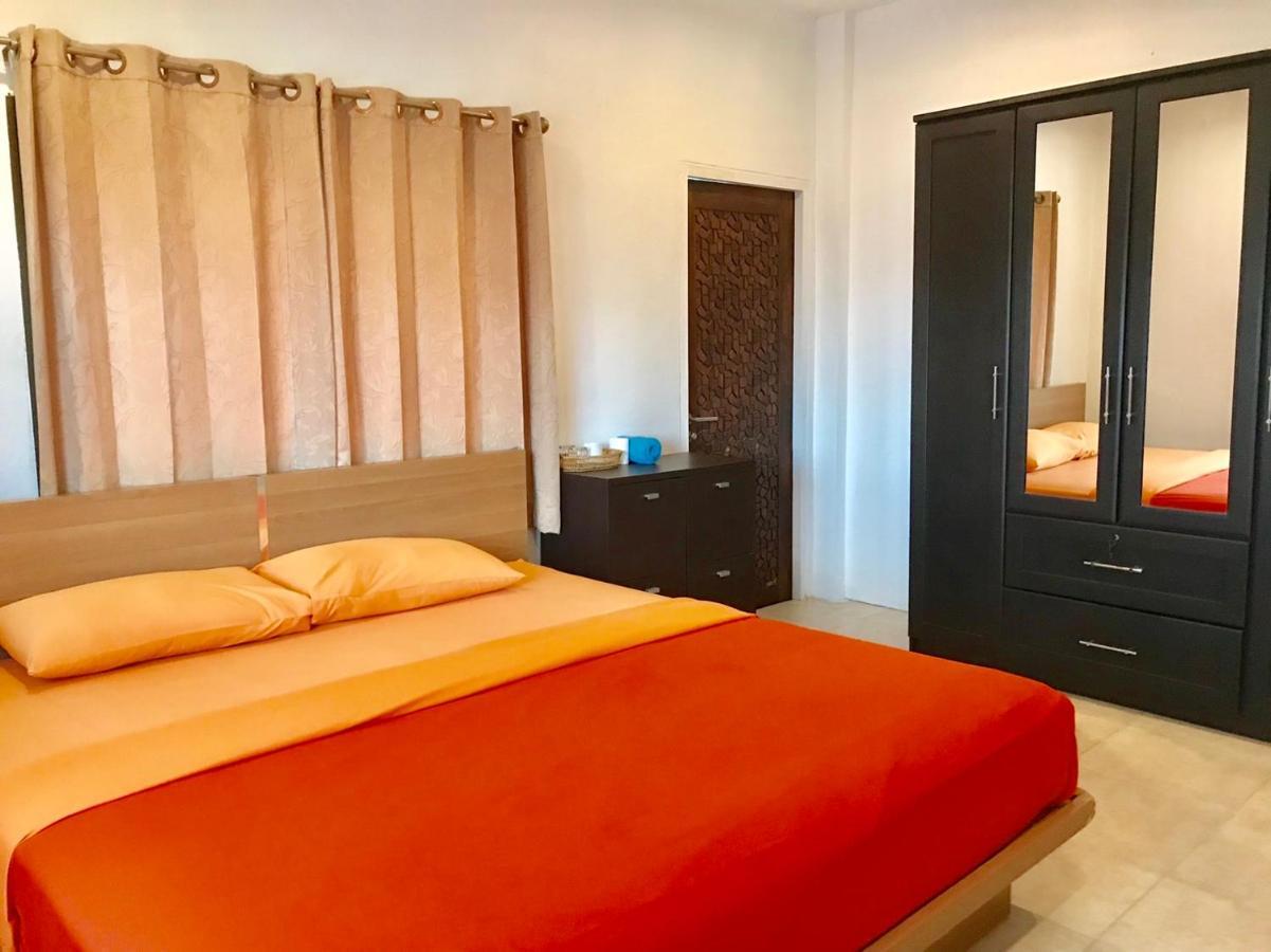 Hiranyika Cafe & Bed Hostel Koh Samui Exterior photo