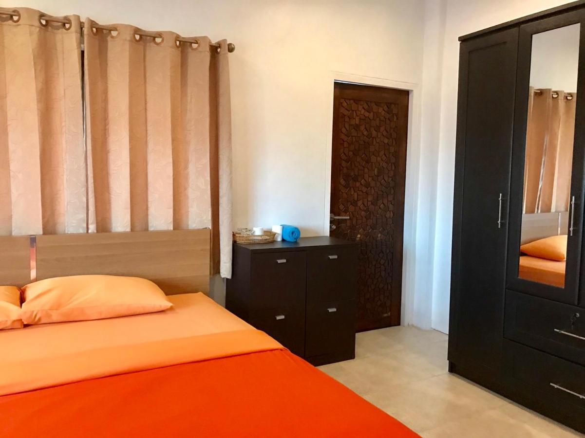 Hiranyika Cafe & Bed Hostel Koh Samui Exterior photo