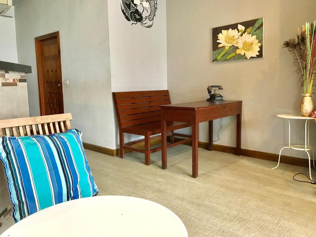 Hiranyika Cafe & Bed Hostel Koh Samui Exterior photo